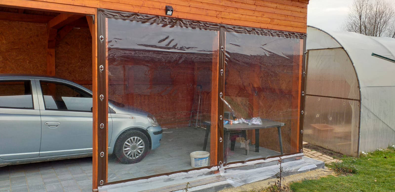 Inchidere foisor cu folie transparenta